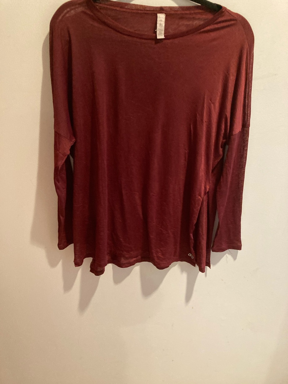 ALO Yoga Long-Sleeve Scoop Neck Top - Burgundy
